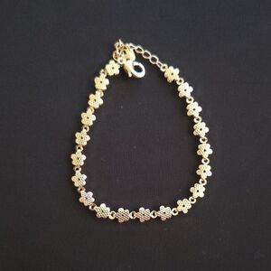 Elegant Yellow Gold Bracelet Floral for Women NWOT 7 Inches